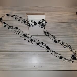 AA39 Vintage Black & White Beaded Necklace & Clip-on Earrings Set